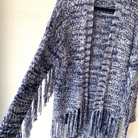 LIKE NEW! Guess Fringe Western Bohemian Sweater Size XS/SM - Picture 2 of 10